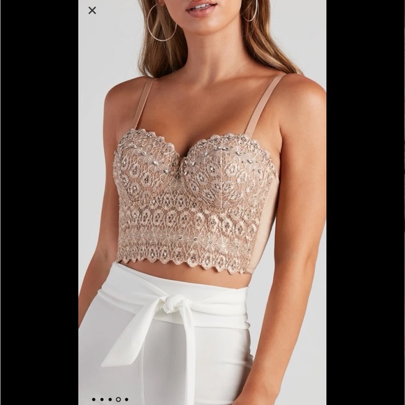 Reigning Lace Bustier Corset - Picture 4 of 8